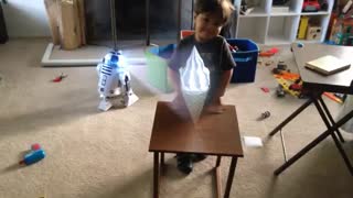 پدری که فیلم های پسرش را به فیلم های اکشن تبدیل کرده است ؟!!؟