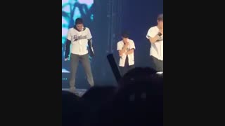 خوب مثه این که کای دوباره امروز آسیب دیده در کنسرت:-( :-( :-( (اکسو)