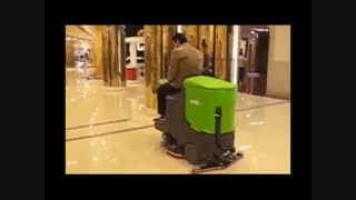 شستشوی کف مراکز تجاری با دستگاه های پیشرفته زمین شوی-اسکرابر
