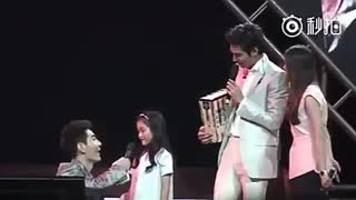 ببین تو رو خدا گودزیلا رو!! منم از اینـا میخــوام... (#لی مین هو)