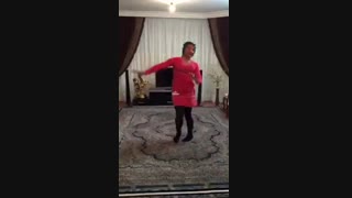 رقص این اقا خیلی خنده داره خخخ