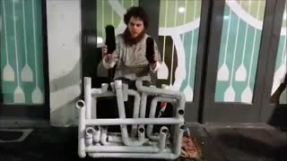 طنز نواختن موزیک با لوله پلیکا