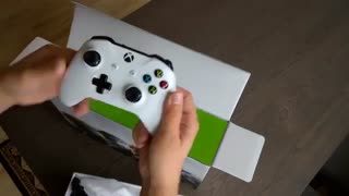 آنباکسینگ کنسول اکس‌باکس وان اس