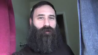 Time-lapse: Growing a beard for 365 days