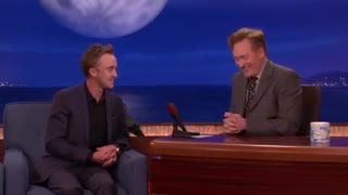 اشتباه گرفته شدن تام فلتون با آرون پاول (تاک شو)