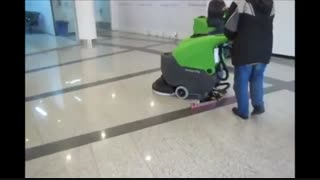 نظافت و شستشو کف مراکز تجاری با دستگاه های پیشرفته زمین شوی-اسکرابر