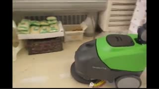 نظافت و شستشو کف فروشگاه ها با دستگاه های پیشرفته زمین شوی-اسکرابر