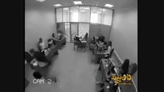 لاتاری برنده شد رفت سراغ رئیسش و شاشید به کاسه کوزش که تا حالا باهاش بدرفتاری کرده بود.