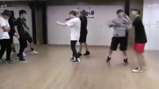 BTS تقدیمی به کیونگی (دی او)نمااشااا تولدت موبااااارررکککککک