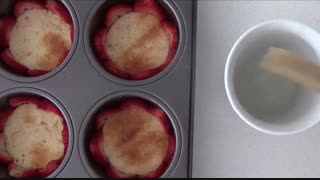 دسر توت فرنگی با خامه و ژله