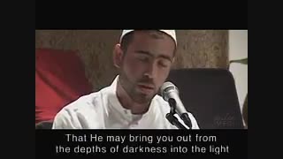 واقعا تلاوت قرآن بسیار زیبایی است...