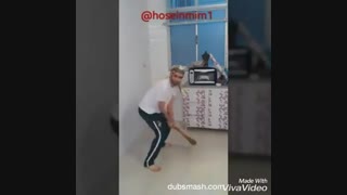 وقتی دارین خونه تمیز میکنید و آهنگ گوش میدین!!!