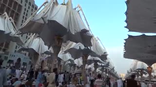 بسته شدن بسیار زیبای سایه بان های مسجد النبی مدینه منوره