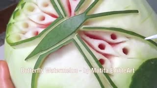 حکاکی پروانه روی هندوانه یلدا