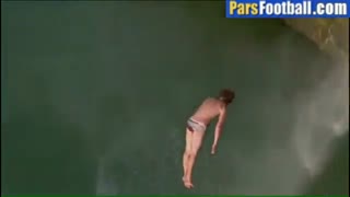 شیرجه تماشایی از قلعه ۲۷ متری