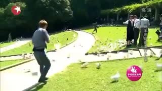 خب بچه از کبوتر میترسه