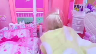 Barbie Dreamhouse : Bubble Trouble and Elsa's Frozen Magic