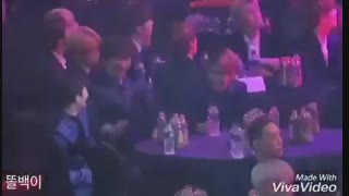 خل بازی بکهیون با آهنگ بلک پینک( ته خنده!)