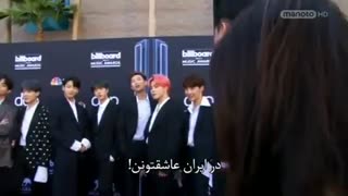 مجری من و تو میخواد به بی تی اس بگه که تو ایران خیلی طرفدا ردارن و دوستشون دارن