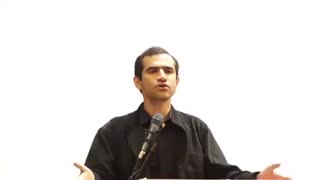 استاد مجید حسینی با پس‌زمینه سفید می‌آید؛ شاید برای نمایندگی مجلس