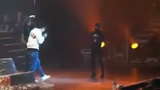 یکی از کنسرت های زیبای عشق جانم❤leeminho