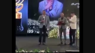 تشویق و استقبال از عادل فردوسی پور در جشن حافظ