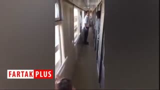 حرکت پسندیده مهماندار قطار برای مسافران در حین ورود به مشهد